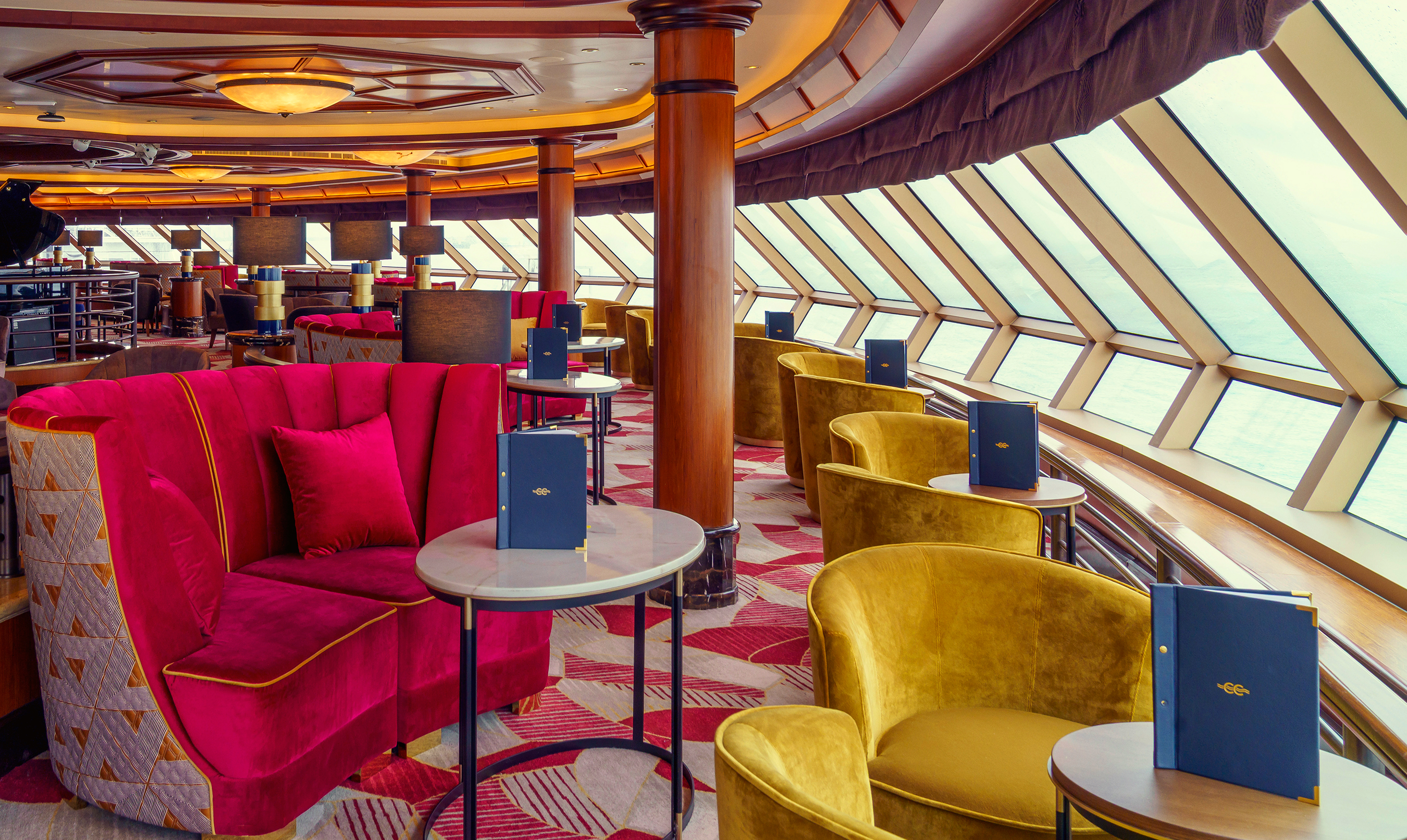 Commodore Club aboard Queen Elizabeth
